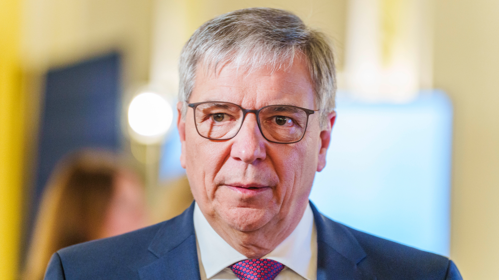 Wiesbaden’de Gert-Uwe Mende Yeniden Seçildi, © dpa