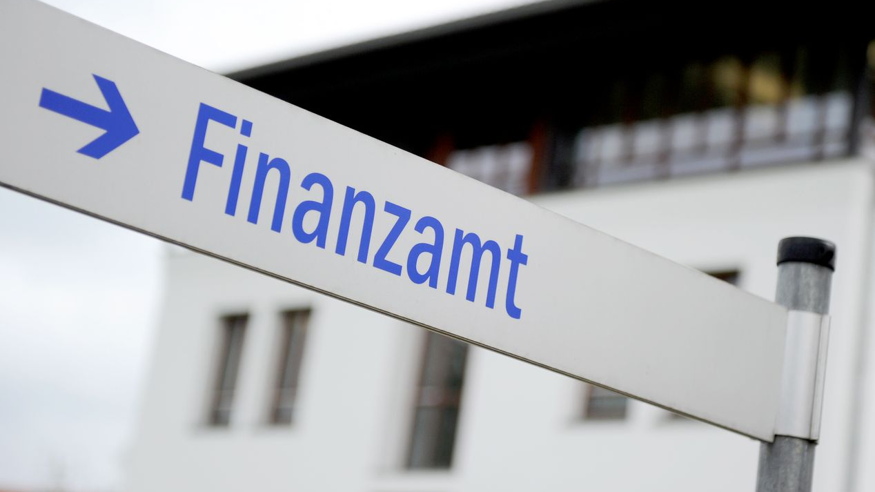 Hessen’de Vergi Dairelerine Yapay Zekâ Desteği: Chatbot „Maxi“ Geliyor!, © Tobias Hase/dpa/dpa-tmn