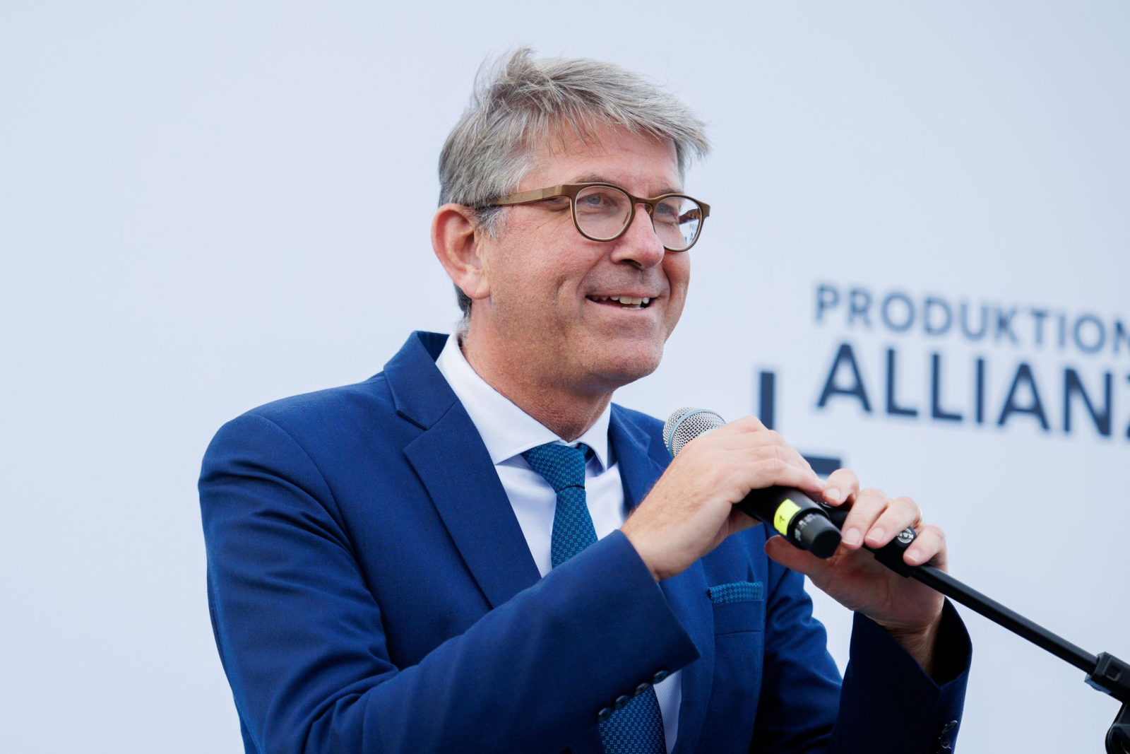 Kulturstaatsminister Wolfram Weimer nannte in der Haushaltsdebatte seine Schwerpunkte - dazu gehört auch die Filmföderung in Deutschland. (Archivbild), © Carsten Koall/dpa