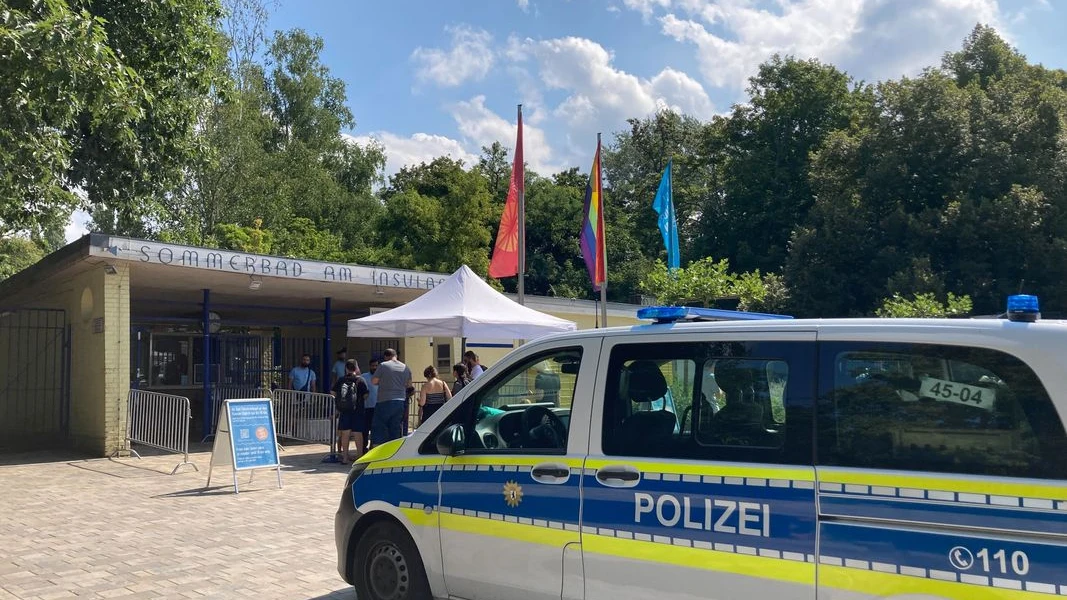 Berlin yüzme havuzlarında kimlik zorunluluğu tartışması!, © © Marion van der Kraats/dpa Berlin yüzme havuzlarında kimlik zorunluluğu tartışması!, © © Marion van der Kraats/dpa