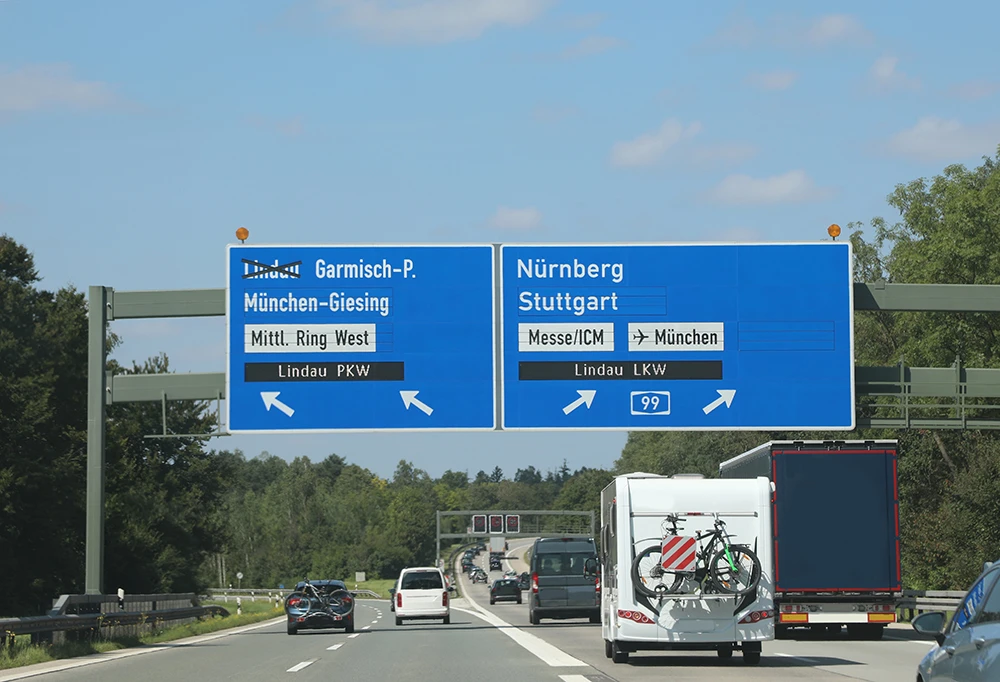 Ende der Weihnachtsferien: Rückreisewelle kann zu Problemen auf den Straßen führen, © ChiccoDodiFC, Shutterstock Ende der Weihnachtsferien: Rückreisewelle kann zu Problemen auf den Straßen führen, © ChiccoDodiFC, Shutterstock