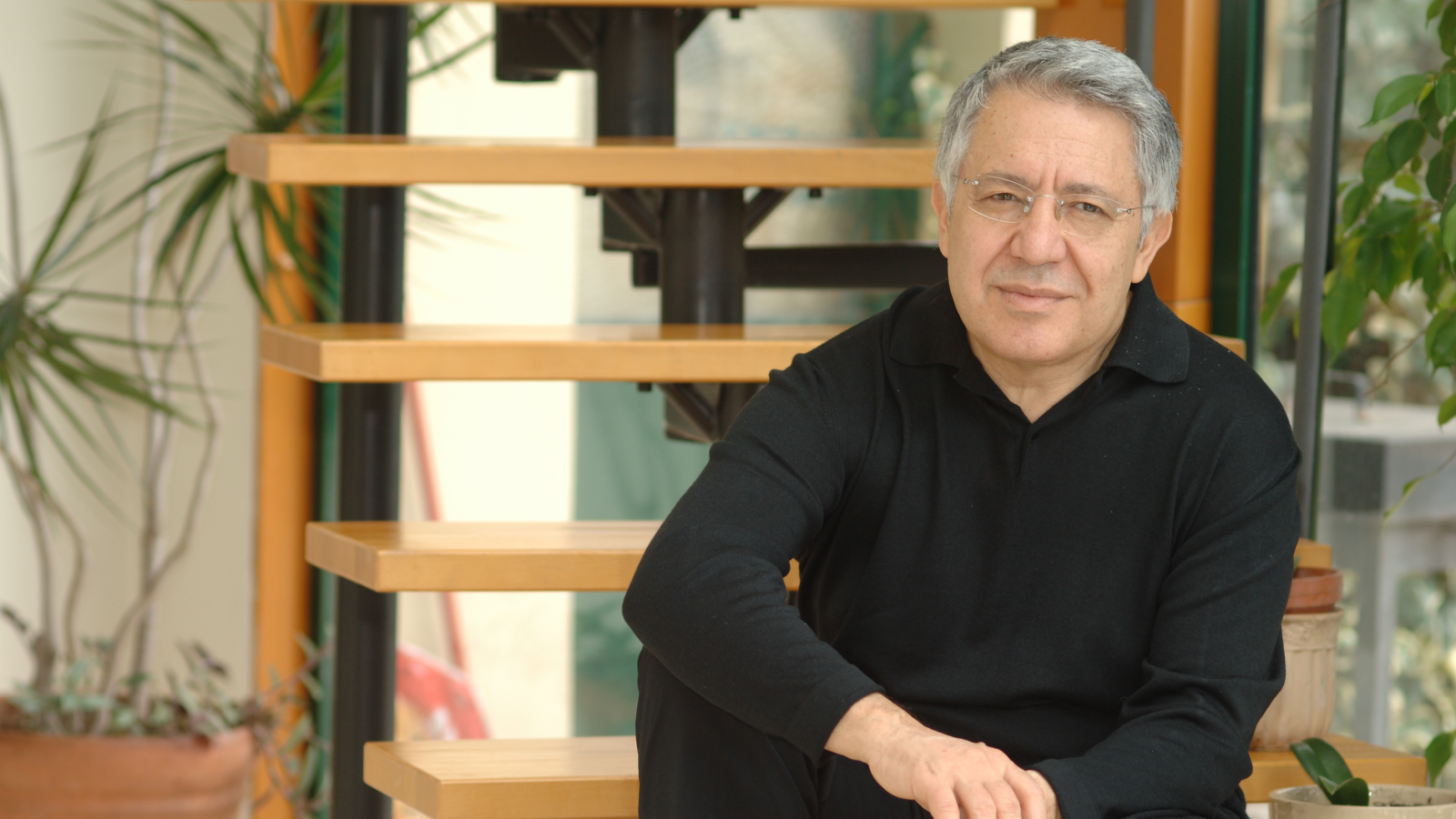 Zülfü Livaneli’nin Romanı “Engereğin Gözü”, Der Spiegel’in “Dünyanın En İyi 100 Kitabı” Listesinde Yer Aldı, © shutterstock