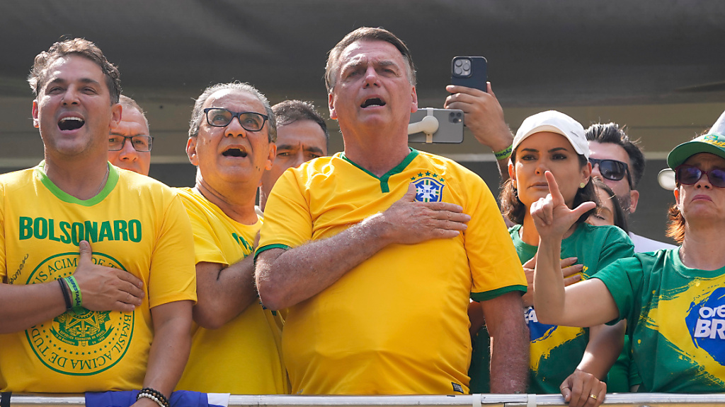 Bolsonaro-Anhänger protestieren in Brasilien gegen Ermittlungen, © Andre Penner/AP/dpa
