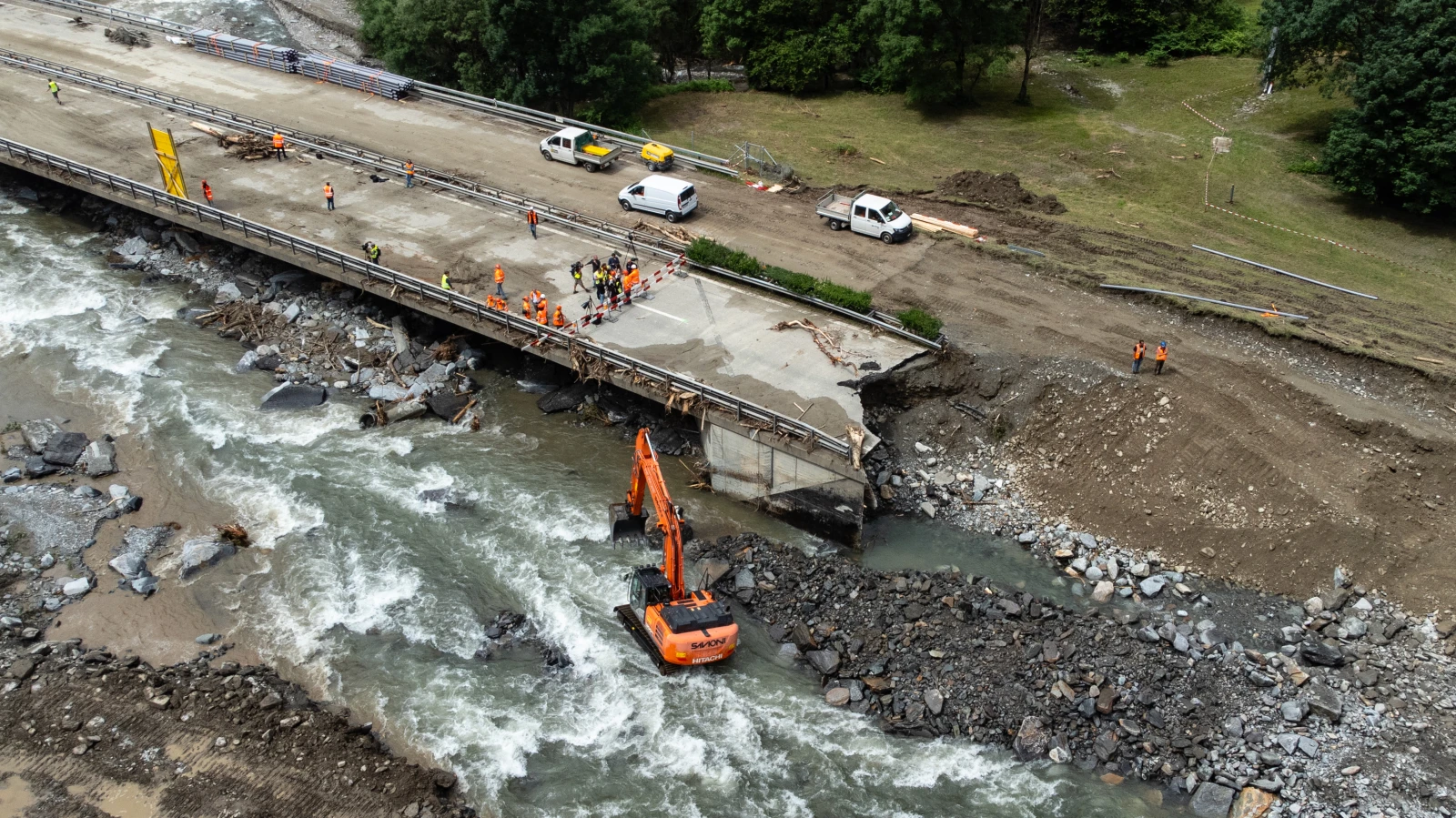 Aufräumarbeiten im Misox laufen auf Hochtouren, © Keystone/SDA Aufräumarbeiten im Misox laufen auf Hochtouren, © Keystone/SDA