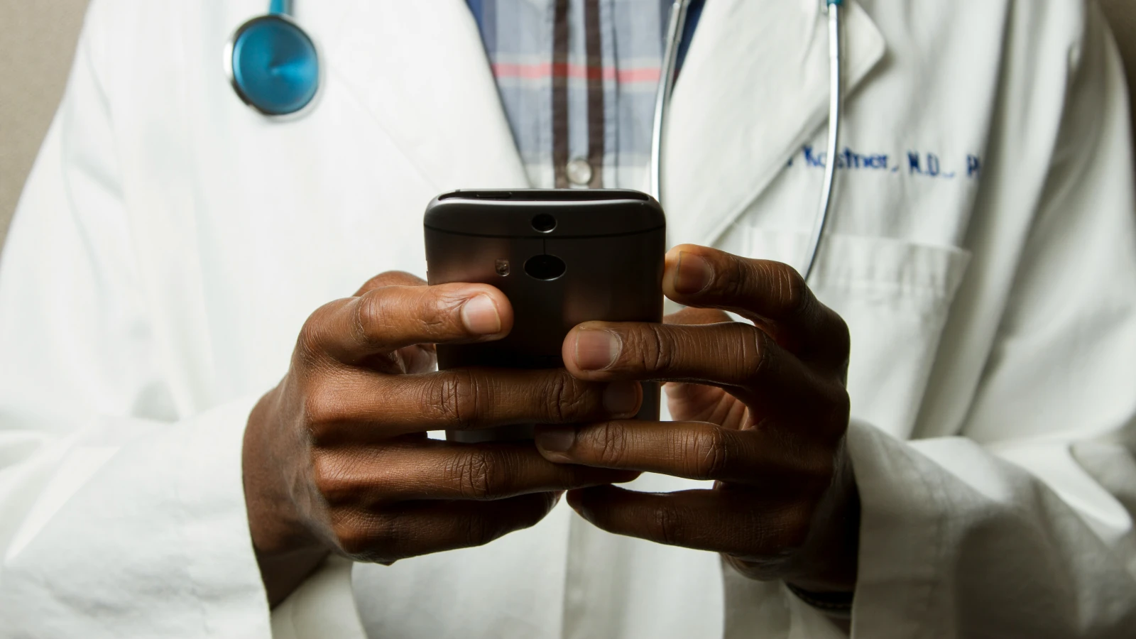 Krankenkassenprämien könnten 20 Prozent günstiger sein, © unsplash/National Cancer Institute Krankenkassenprämien könnten 20 Prozent günstiger sein, © unsplash/National Cancer Institute
