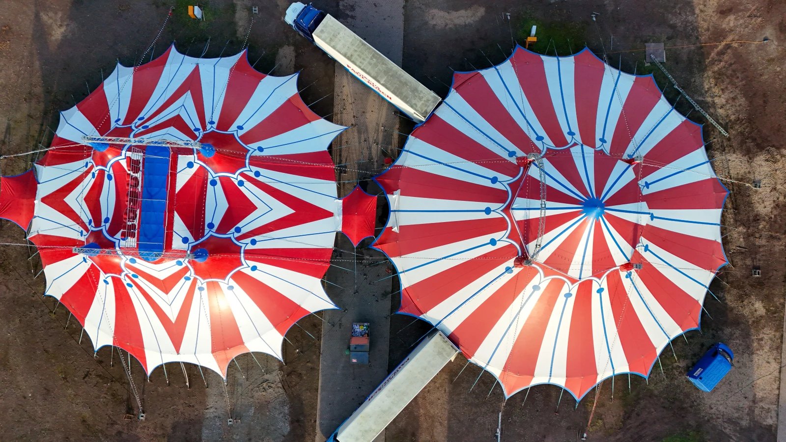 `Weltweihnachtszirkus´de Kaza: Akrobat Çift 10 Metreden Düştü, © Peter Gercke/dpa `Weltweihnachtszirkus´de Kaza: Akrobat Çift 10 Metreden Düştü, © Peter Gercke/dpa