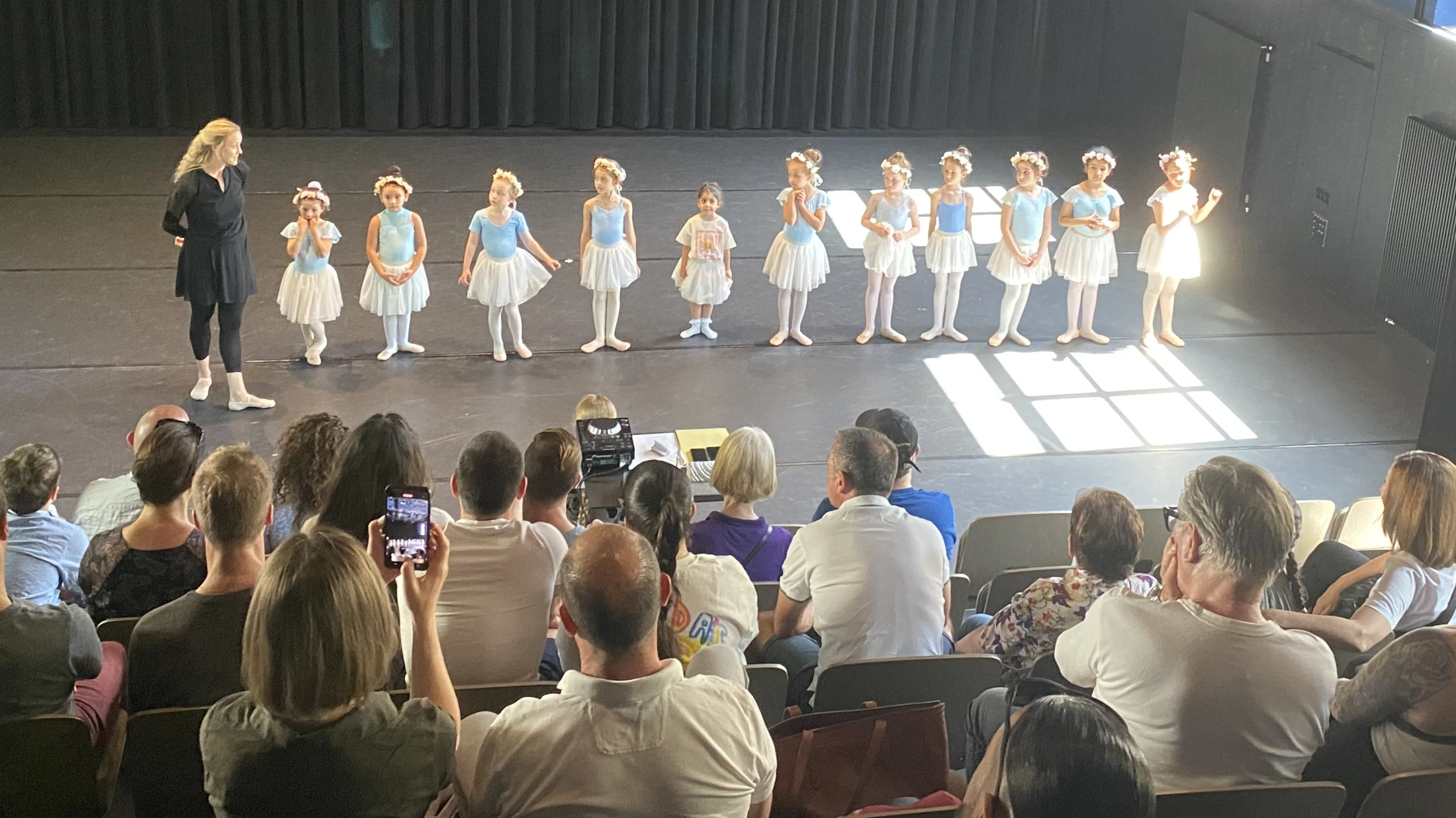 © Ballettaufführungen in der Bachturnhalle. Bild: Radio Munot © Ballettaufführungen in der Bachturnhalle. Bild: Radio Munot
