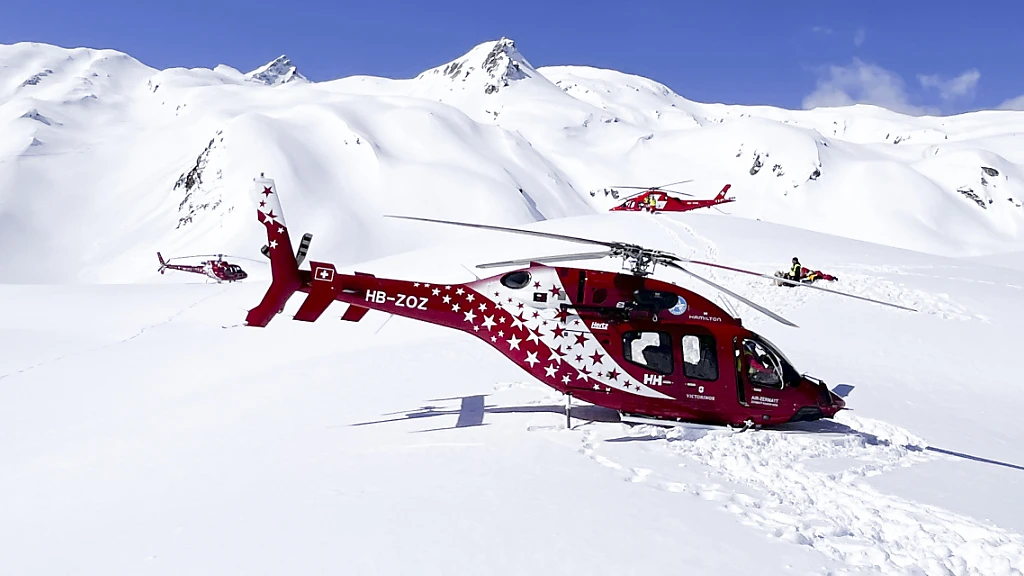 Drei Menschen sterben bei Helikopterabsturz im Wallis, © Keystone/SDA Drei Menschen sterben bei Helikopterabsturz im Wallis, © Keystone/SDA