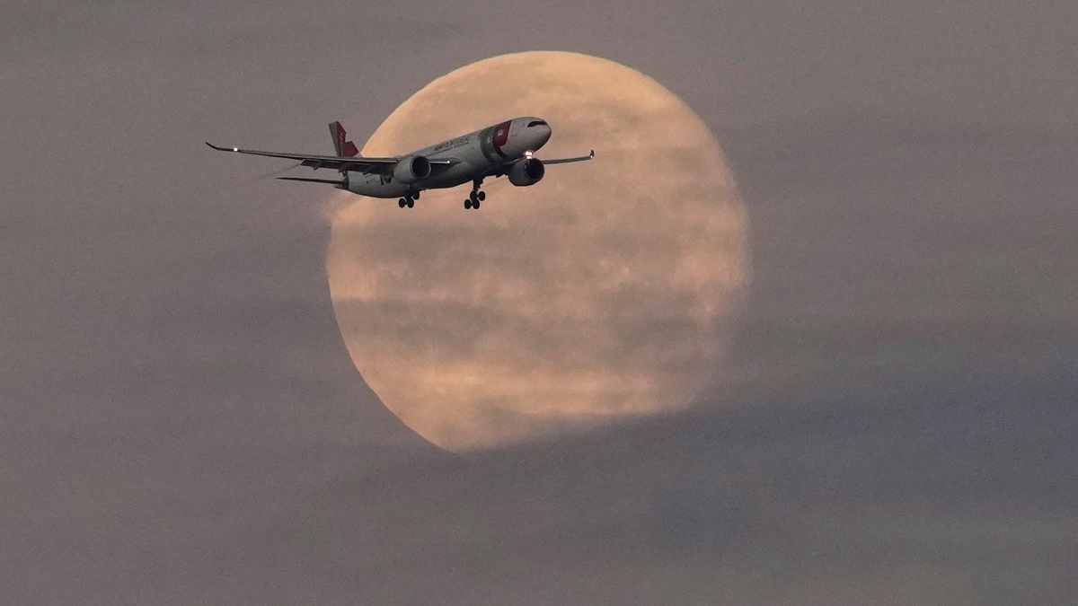 Düsseldorf Havalimanı’nda İkinci Dünya Savaşı’ndan Kalan Tehlike, © Armando Franca/AP/dpa