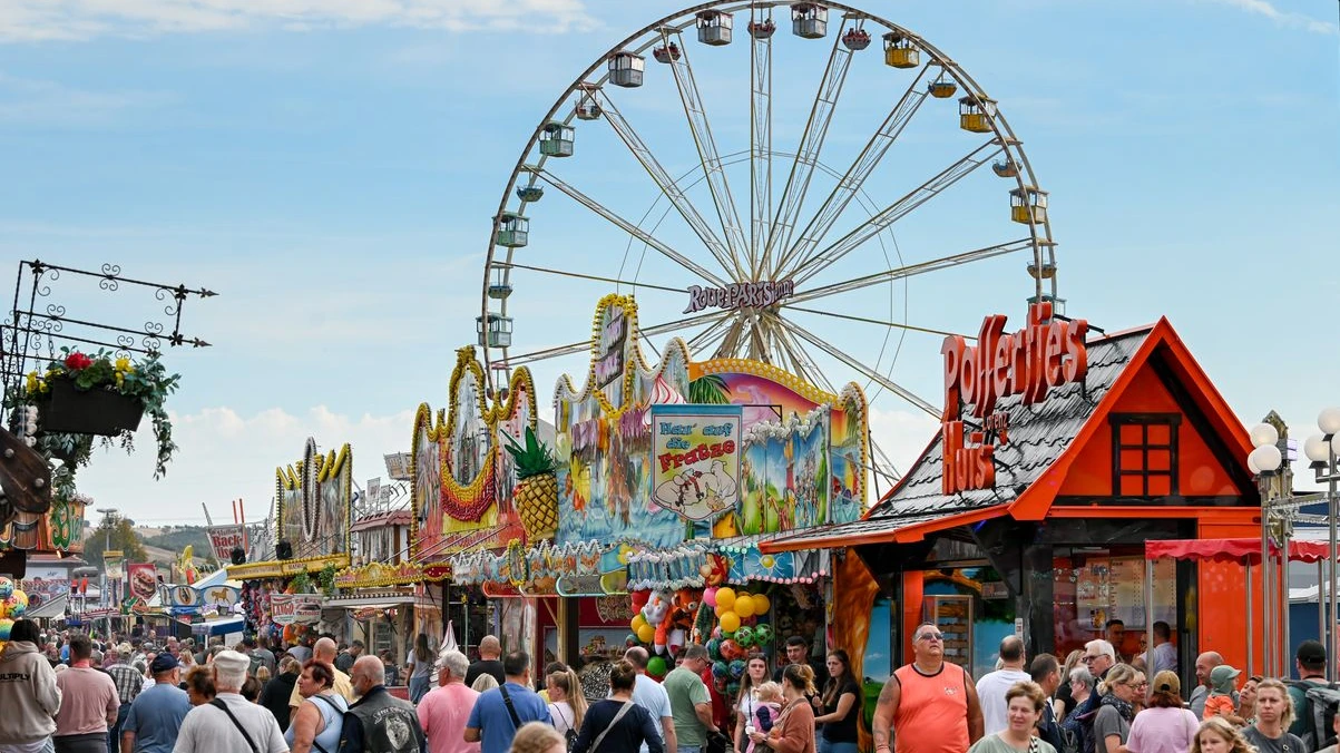 Stuttgart: Cannstatter Wasen 12 Ekim’e Kadar Sürecek, © Heiko Rebsch/dpa Stuttgart: Cannstatter Wasen 12 Ekim’e Kadar Sürecek, © Heiko Rebsch/dpa