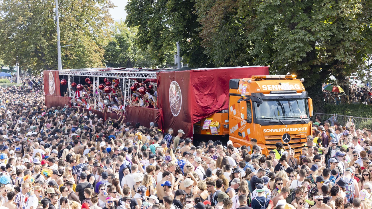 Street Parade Zürich Seebecken Berset Party techno, © Keystone-SDA Street Parade Zürich Seebecken Berset Party techno, © Keystone-SDA