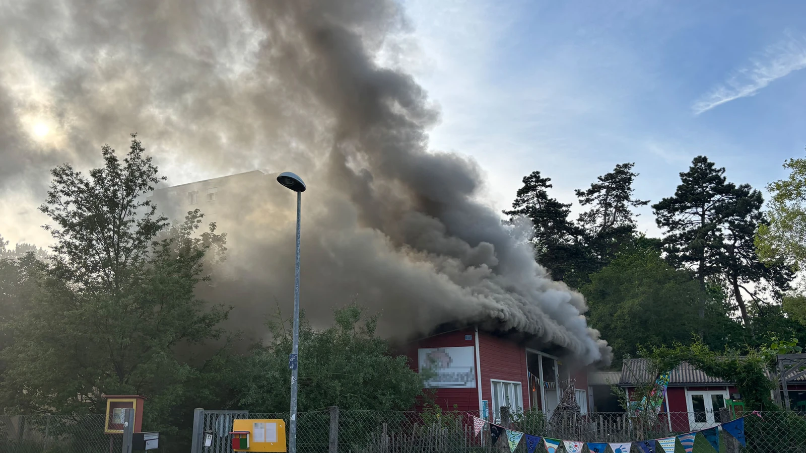 Dachstock-Brand in Allschwil ohne verletzte, © Polizei Basel-Landschaft Dachstock-Brand in Allschwil ohne verletzte, © Polizei Basel-Landschaft