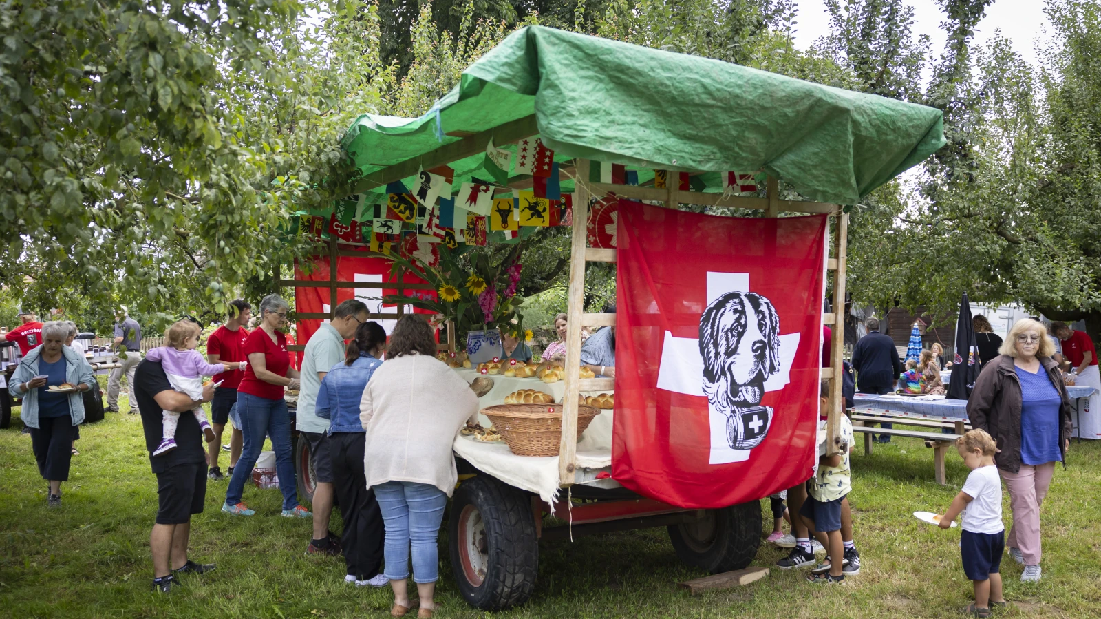 100'000 folgen Einladung zum Bauernbrunch am 1. August, © Keystone 100'000 folgen Einladung zum Bauernbrunch am 1. August, © Keystone