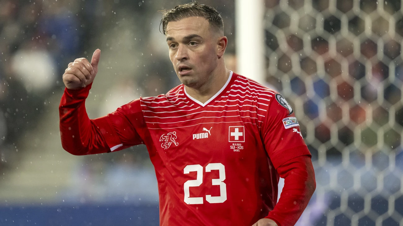 Dank fremder Hilfe qualifiziert sich die Schweiz für die EM in Deutschland. Gegen Kosovo verspielt das Nationalteam zum wiederholten Mal eine Führung und muss sich mit einem 1:1 begnügen., © Keystone-SDA Dank fremder Hilfe qualifiziert sich die Schweiz für die EM in Deutschland. Gegen Kosovo verspielt das Nationalteam zum wiederholten Mal eine Führung und muss sich mit einem 1:1 begnügen., © Keystone-SDA