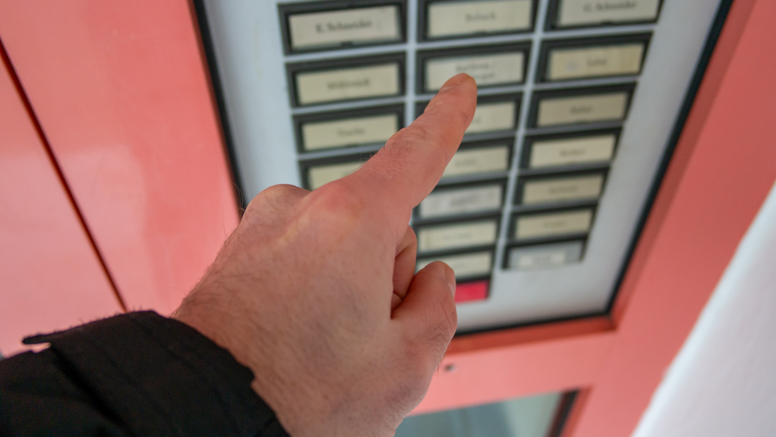 Parchim'de Sahte Polis Türk Aileye Sınır Dışı Tehdidinde Bulundu, © shutterstock