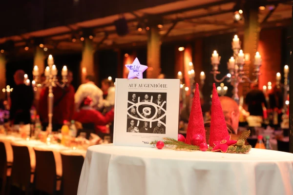 Auf Augenhöhe - das Charity Buch, © Heiko Wessling Auf Augenhöhe - das Charity Buch, © Heiko Wessling