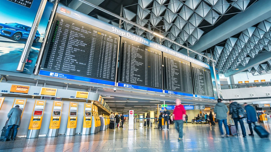 Grev: Frankfurt Havalimanında İn Cin Top Oynuyor, © Shutterstock Grev: Frankfurt Havalimanında İn Cin Top Oynuyor, © Shutterstock