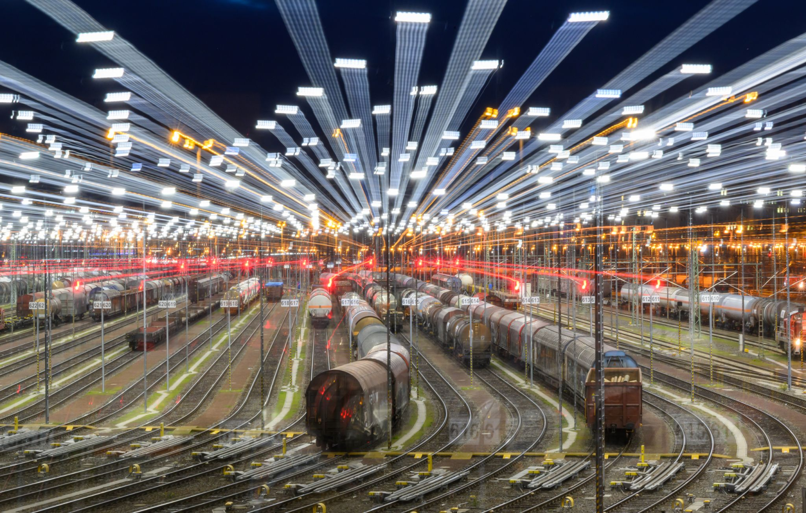 Die neue Studie zeigt ein differenziertes Bild ostdeutscher Wirtschaftskraft. (Archivbild) , © Hendrik Schmidt/dpa