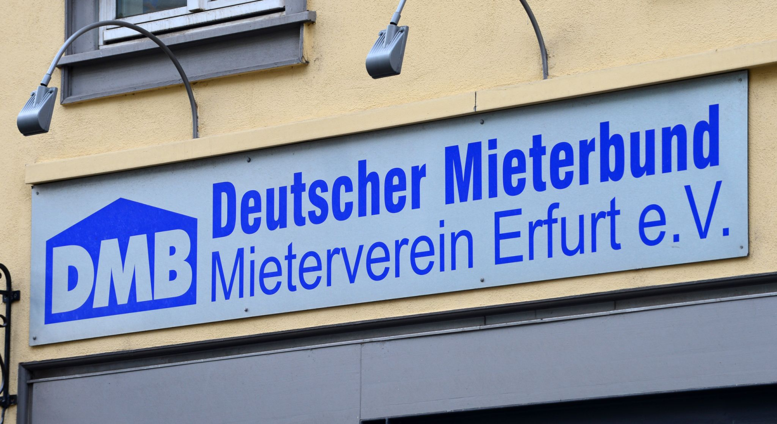 Das Schild des Büros des Mietervereins Erfurt e.V.