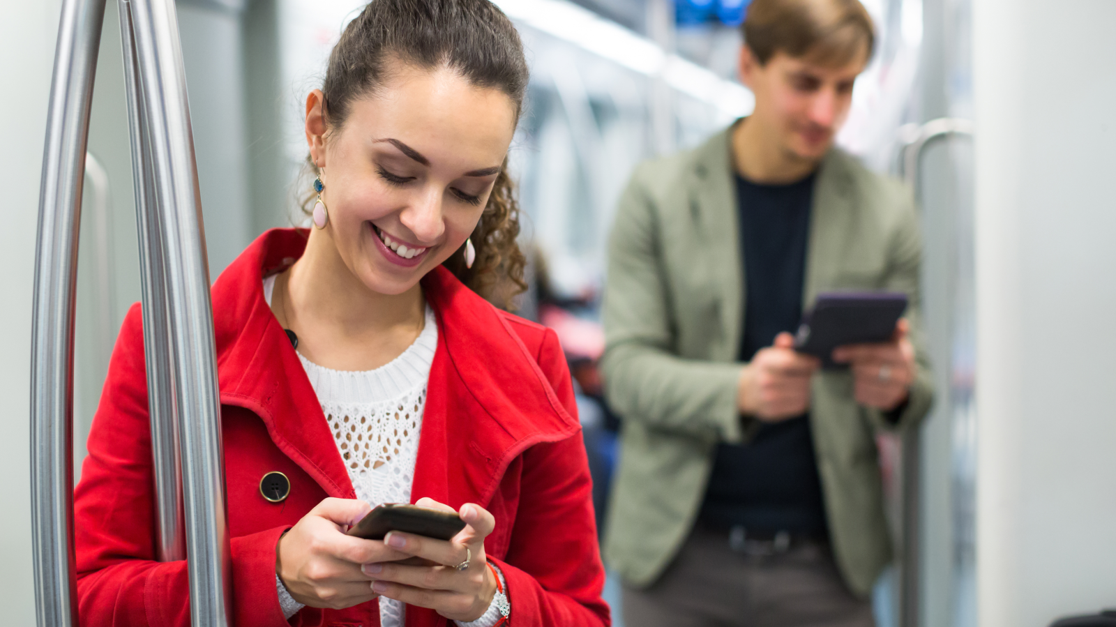 Frankfurt'ta Bazı İstasyonlarda İnternet Ücretsiz, © shutterstock