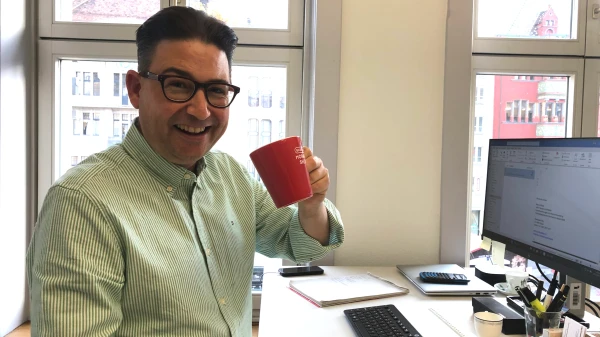 Achtzig Tausend Weihnachtstassen für Manuel Staub, © Radio Basilisk Achtzig Tausend Weihnachtstassen für Manuel Staub, © Radio Basilisk