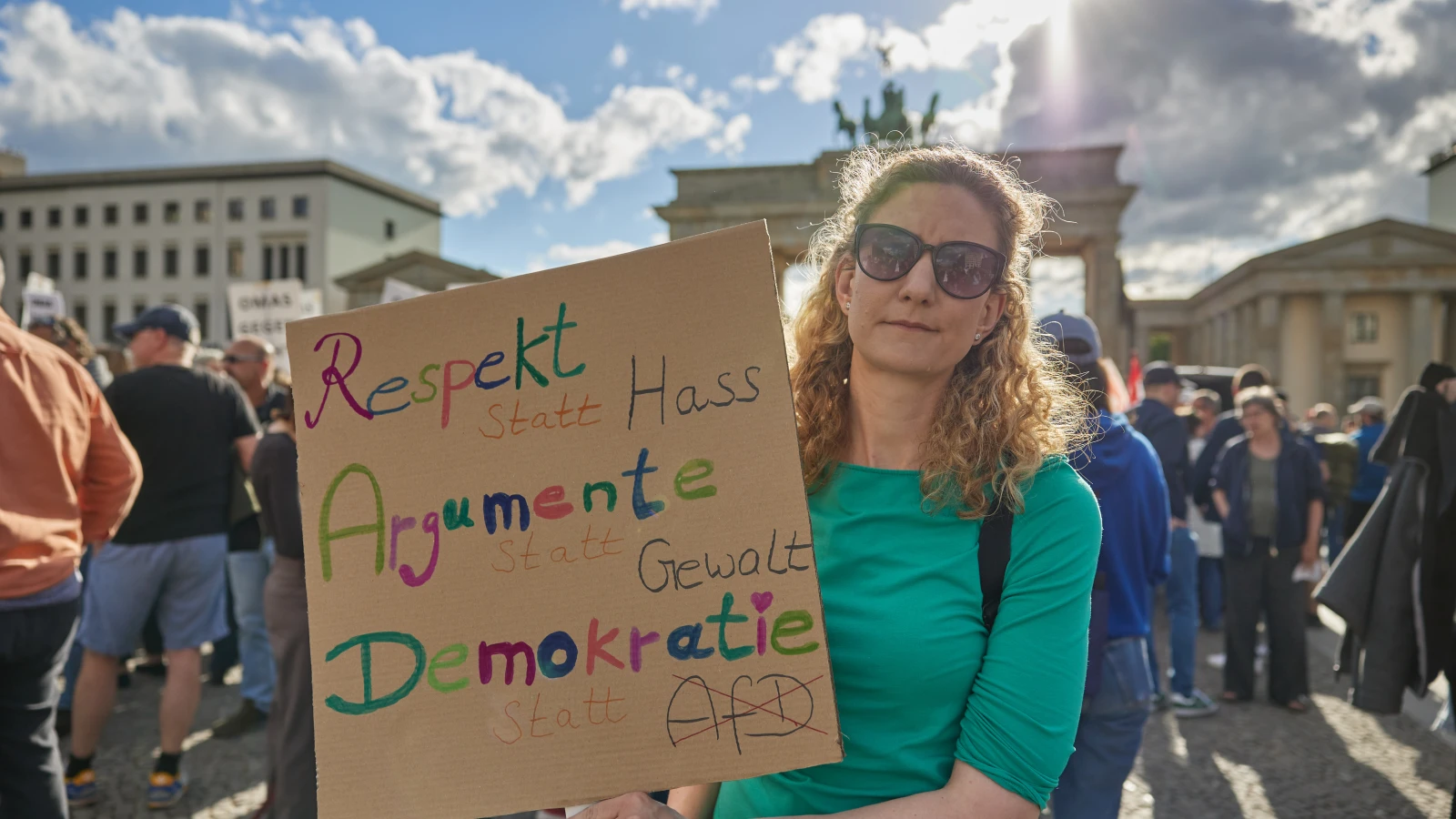 Siyasilere Yönelik Saldırılara Tepkiler Geliyor!, © dpa Siyasilere Yönelik Saldırılara Tepkiler Geliyor!, © dpa