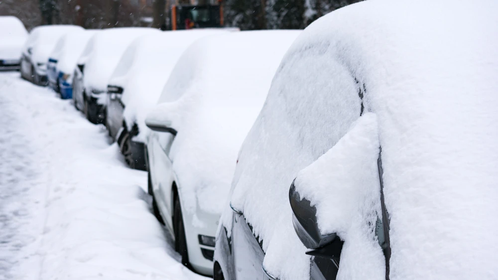 Hessen Kışa teslim: Uçuş iptalleri ve buzlanma uyarısı peş peşe geldi!, © shutterstock Hessen Kışa teslim: Uçuş iptalleri ve buzlanma uyarısı peş peşe geldi!, © shutterstock