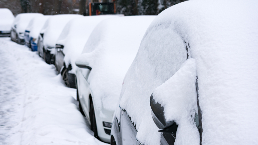 Hessen Kışa teslim: Uçuş iptalleri ve buzlanma uyarısı peş peşe geldi!, © shutterstock