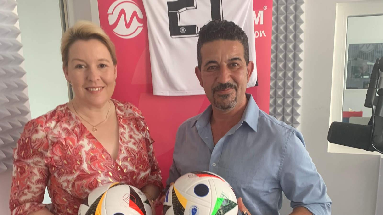 Türkiye - Avusturya Maçı Brandenburger Tor'da Gösteriliyor!, © MFM