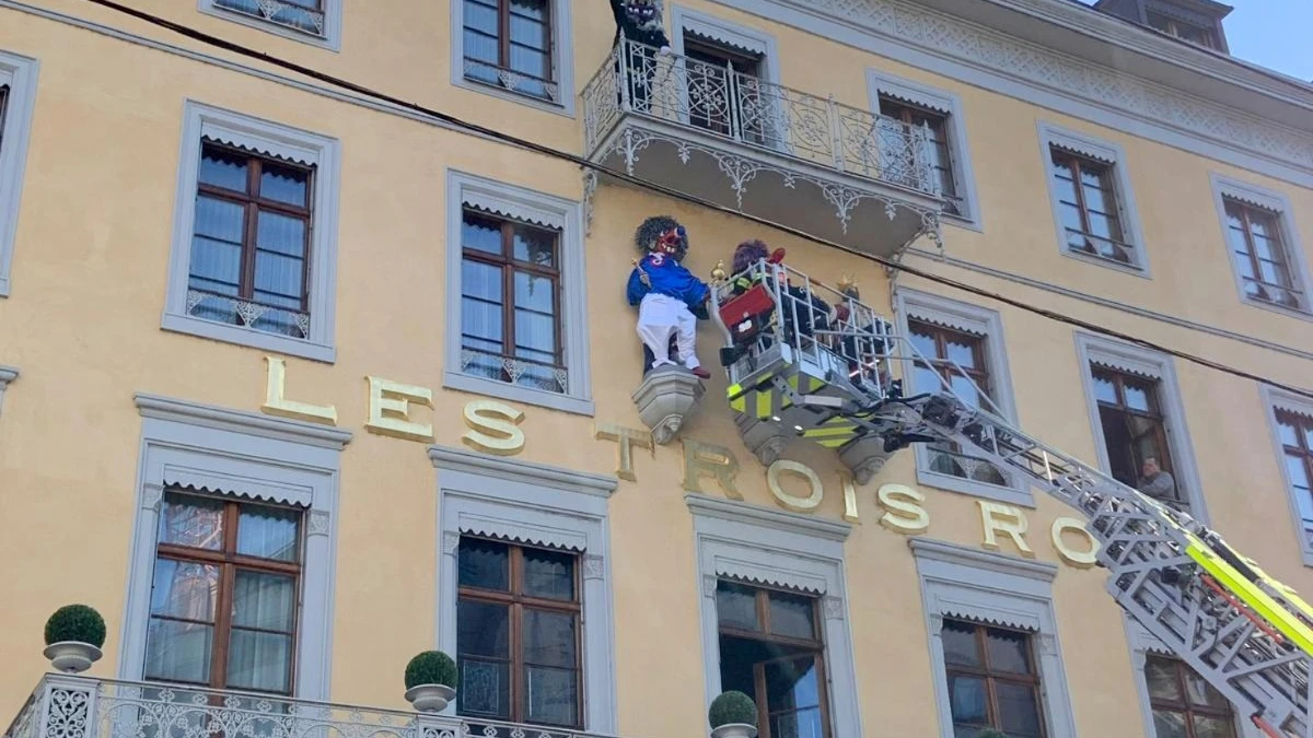 Waggis einkleiden les trois trois, © Basilisk Waggis einkleiden les trois trois, © Basilisk