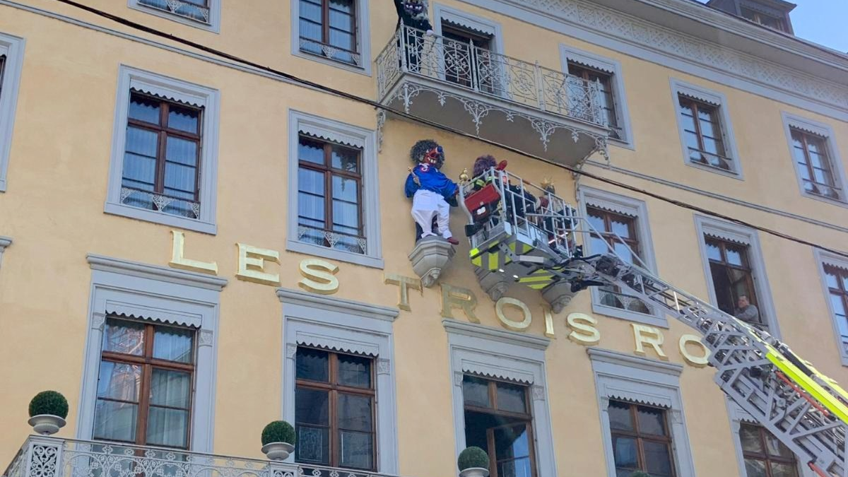 Waggis einkleiden les trois trois, © Basilisk