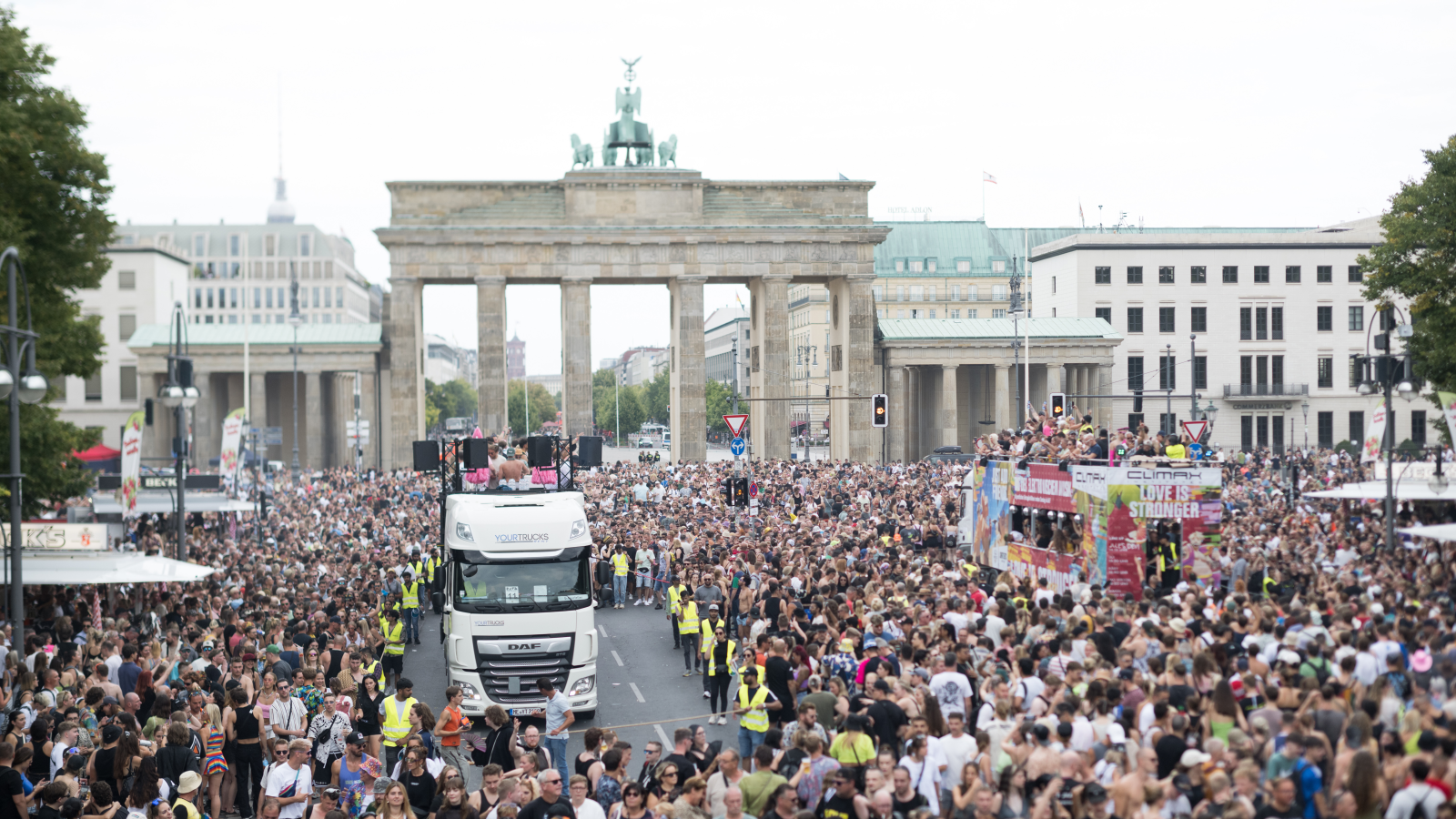 Berlin’de Hafta Sonu Etkinlik Yoğunluğu: Çok Sayıda Ana Yol Kapalı!, © Sebastian Gollnow/dpa - Arşiv