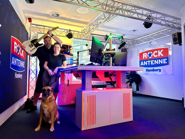 Moderatoren aus der Frühschicht im neuen Studio, © ROCK ANTENNE HAMBURG