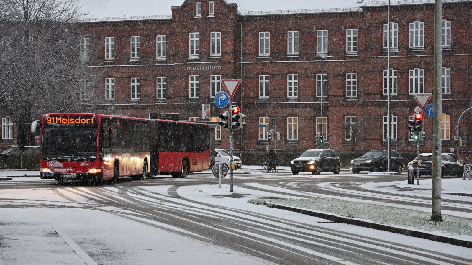 Kuzey Almanya’da Kar ve Buzlanma: 100’ü Aşkın Trafik Kazası, © Felix Müschen/dpa