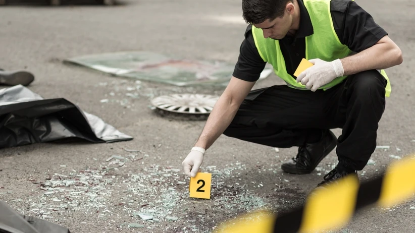 Karnavala giden otobüs otomobille çarpıştı, © shutterstock Karnavala giden otobüs otomobille çarpıştı, © shutterstock