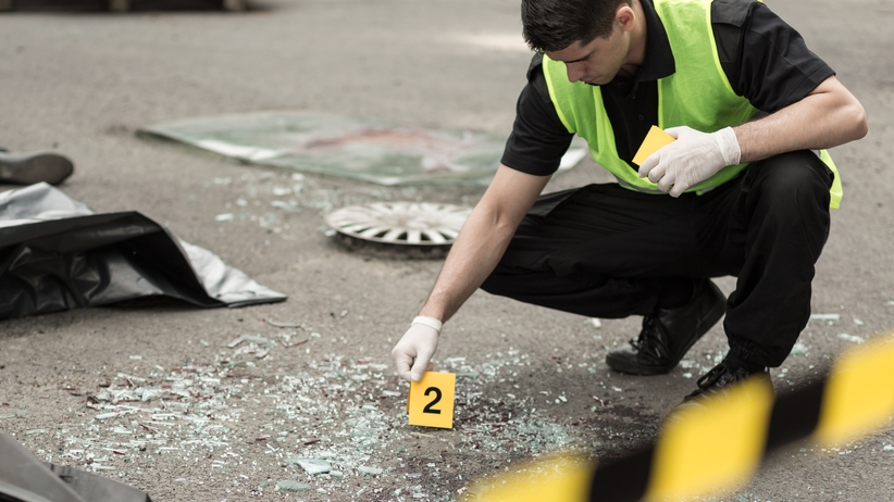 Karnavala giden otobüs otomobille çarpıştı, © shutterstock