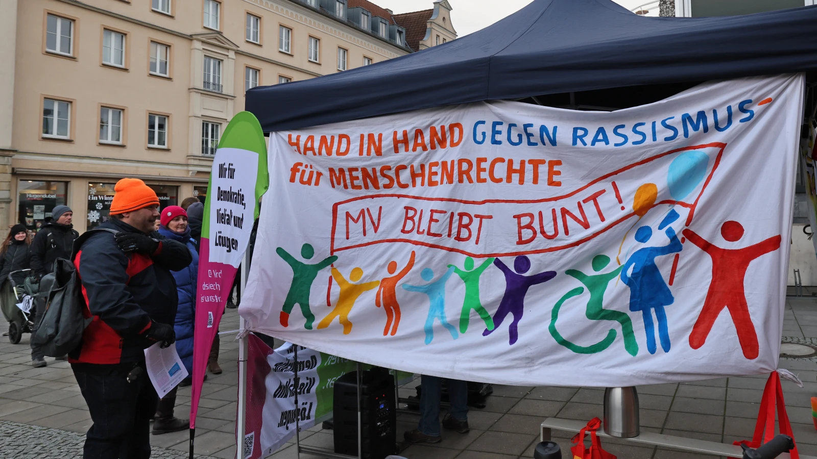 Anti-Müslüman Irkçılıkla Mücadele: E-Öğrenme Programı Başladı, © Foto: Bernd Wüstneck/dpa Anti-Müslüman Irkçılıkla Mücadele: E-Öğrenme Programı Başladı, © Foto: Bernd Wüstneck/dpa