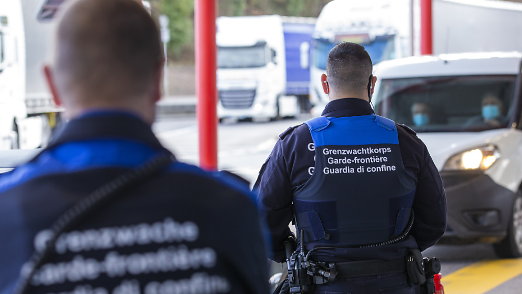 Zoll bei Chiasso findet Schecks von zehn Millionen Dollar in Auto, © Keystone/SDA