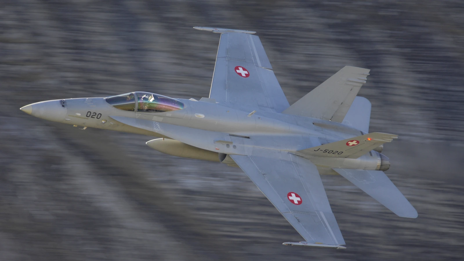 Schweizer Militärpiloten sollen üben von Autobahnen zu starten., © Keystone / Schweizer Luftwaffe / HO Schweizer Militärpiloten sollen üben von Autobahnen zu starten., © Keystone / Schweizer Luftwaffe / HO