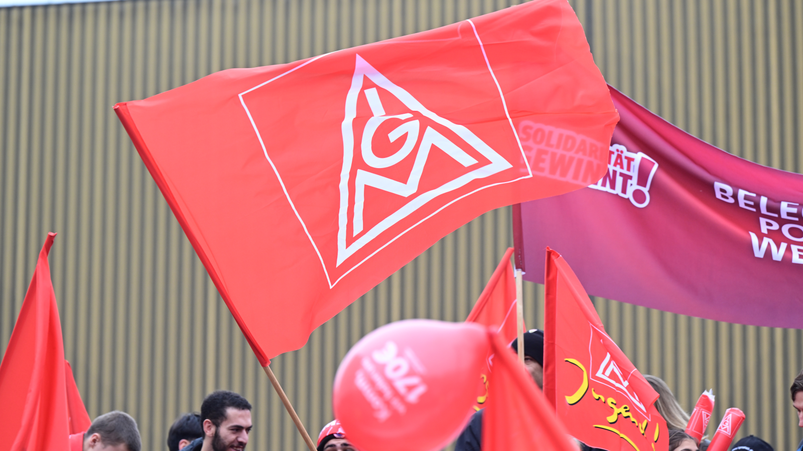 Metal ve Elektrik Sektöründe Üçüncü Tur Toplu İş Görüşmeleri!, © dpa