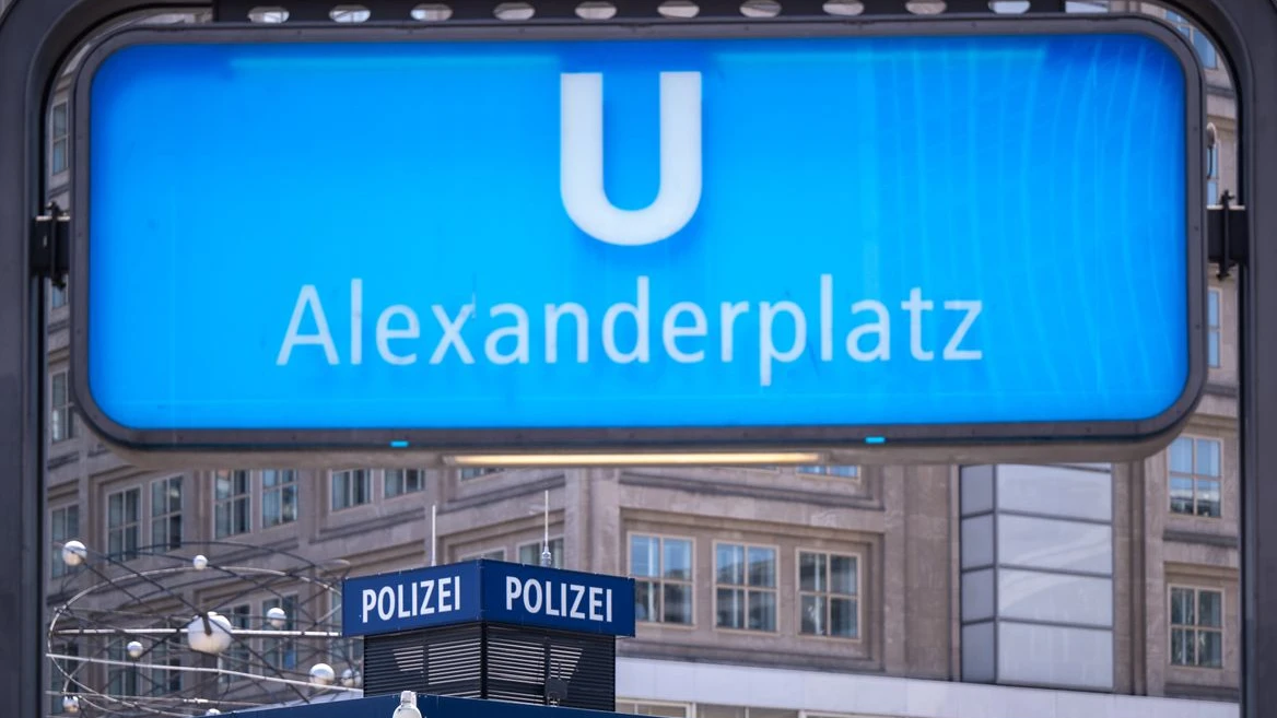 Alexanderplatz'da Silahlı Çatışma Soruşturması Uyuşturucu Davasına Döndü!, © dpa Alexanderplatz'da Silahlı Çatışma Soruşturması Uyuşturucu Davasına Döndü!, © dpa