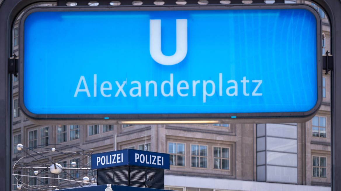 Alexanderplatz'da Silahlı Çatışma Soruşturması Uyuşturucu Davasına Döndü!, © dpa
