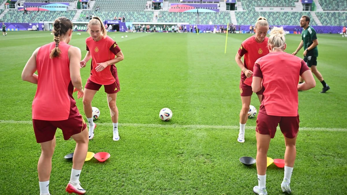 UEFA Kadınlar Avrupa Futbol Şampiyonasında "DFB Milli Takımı" Sahnede, © Sebastian Christoph Gollnow/dpa UEFA Kadınlar Avrupa Futbol Şampiyonasında "DFB Milli Takımı" Sahnede, © Sebastian Christoph Gollnow/dpa