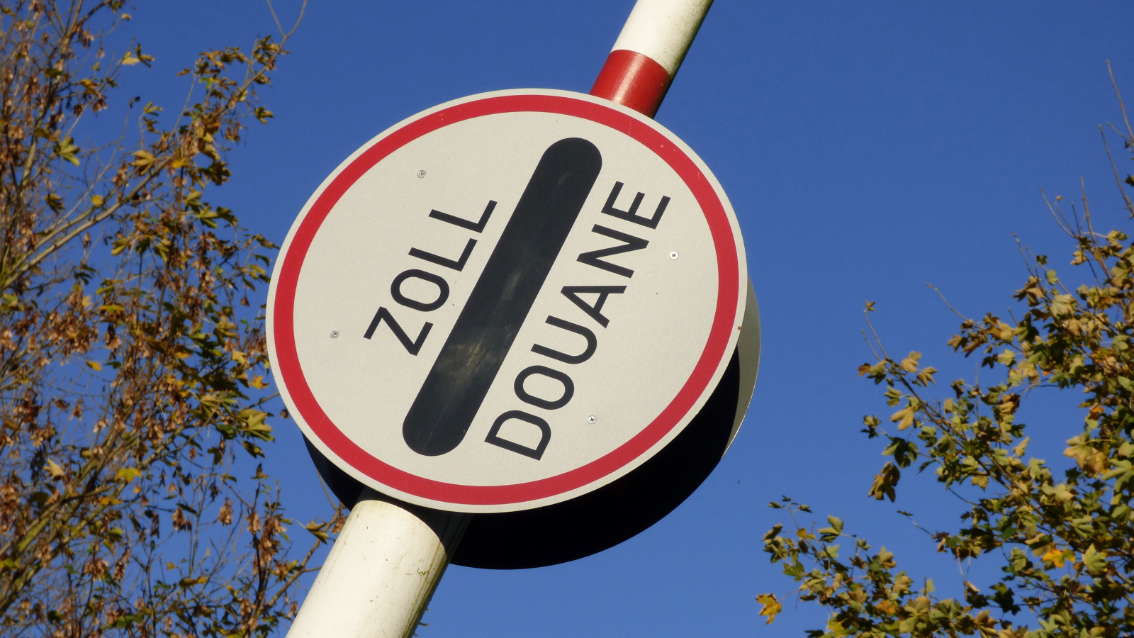 Schweizer Zoll fängt häufig Medikamente und Waffen ab, © pxhere.com / Symbolbild