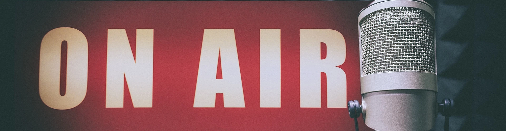 On Air mit Mikro, © Shutterstock On Air mit Mikro, © Shutterstock