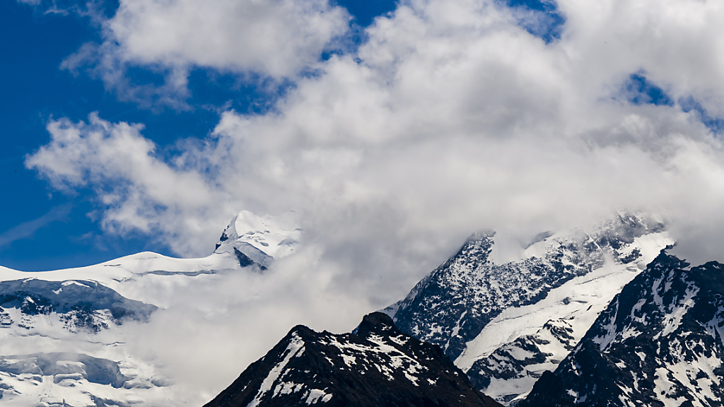 Helikopter stürzt im Unterwallis ab, © Keystone/SDA