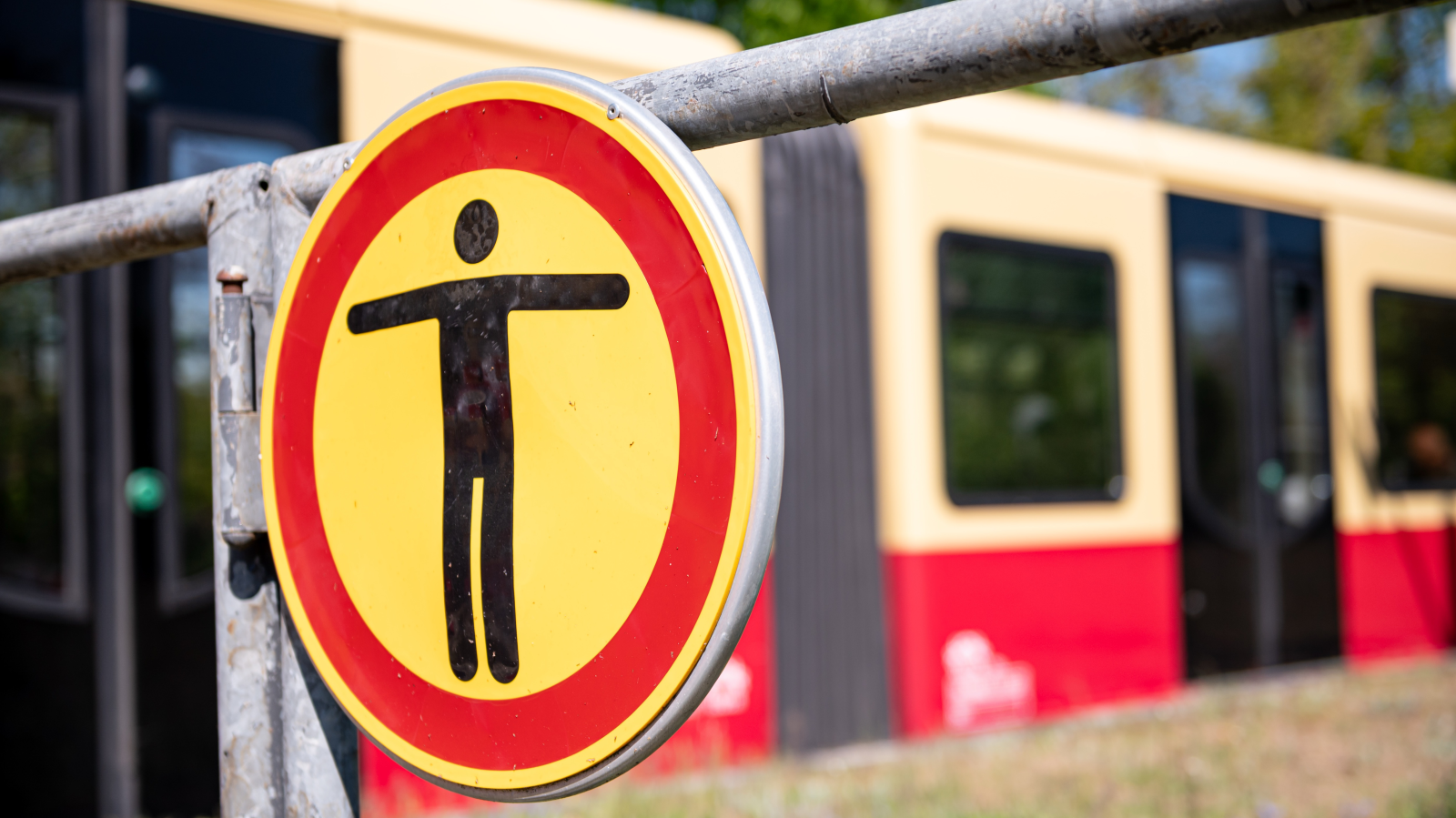 Berlin’de S-Bahn seferleri Perşembe sabahı normale dönecek, © Fabian Sommer/dpa