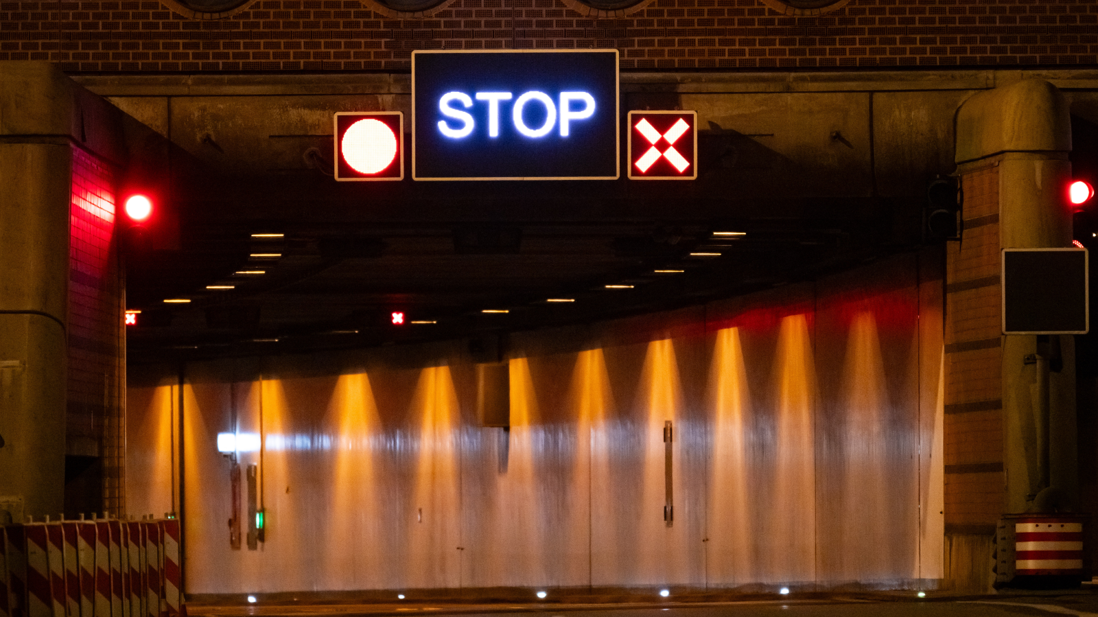 Hamburg’da A7 otoyolu ve Elbe Tüneli 55 saatliğine trafiğe kapatılıyor, © Jonas Walzberg/dpa