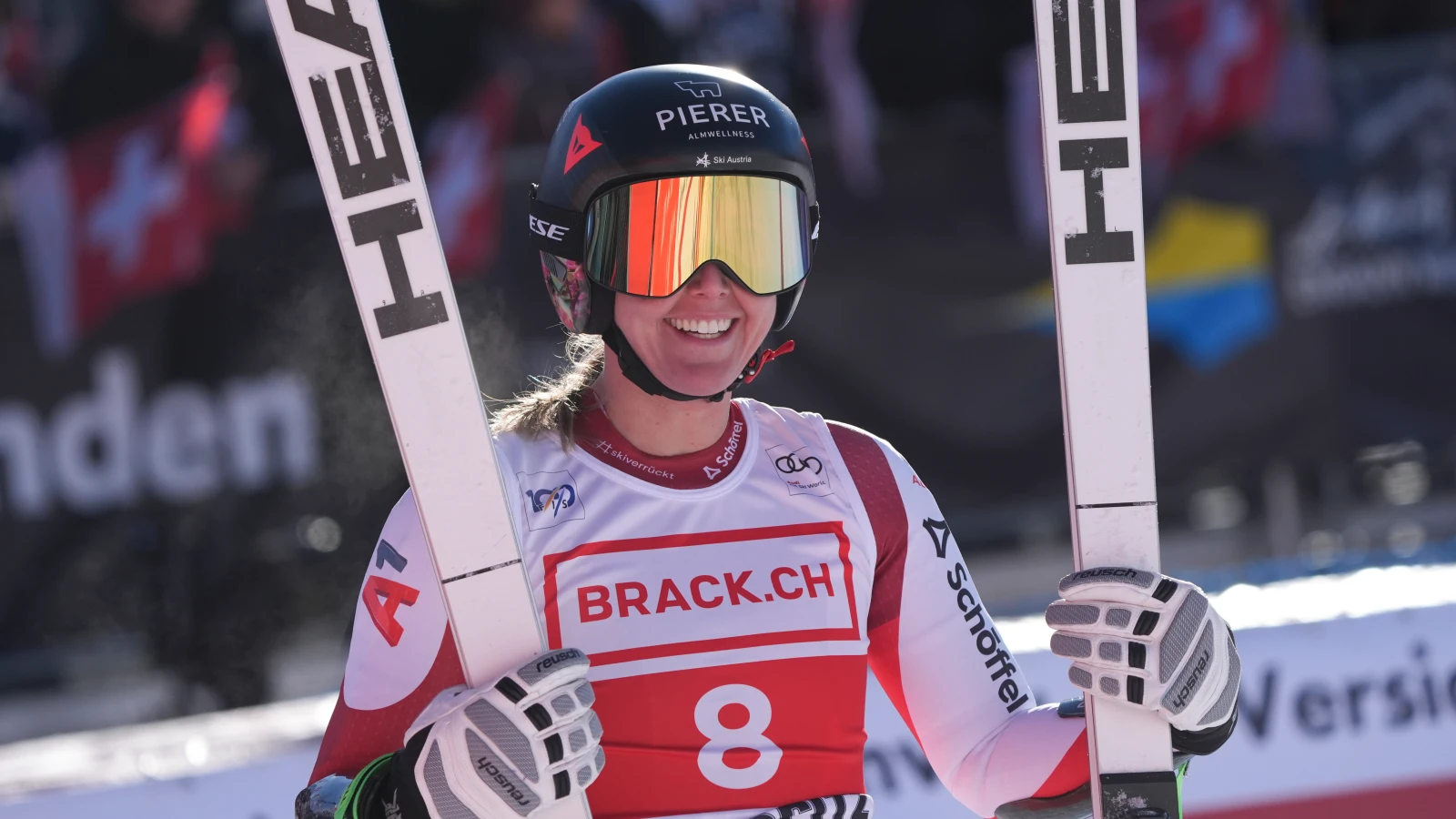 Cornelia Hütter siegt vor Lara Gut-Behrami, © Keystone Cornelia Hütter siegt vor Lara Gut-Behrami, © Keystone