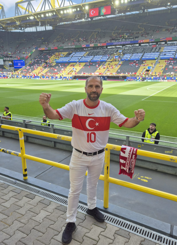 © Hüseyin Çalhanoğlu